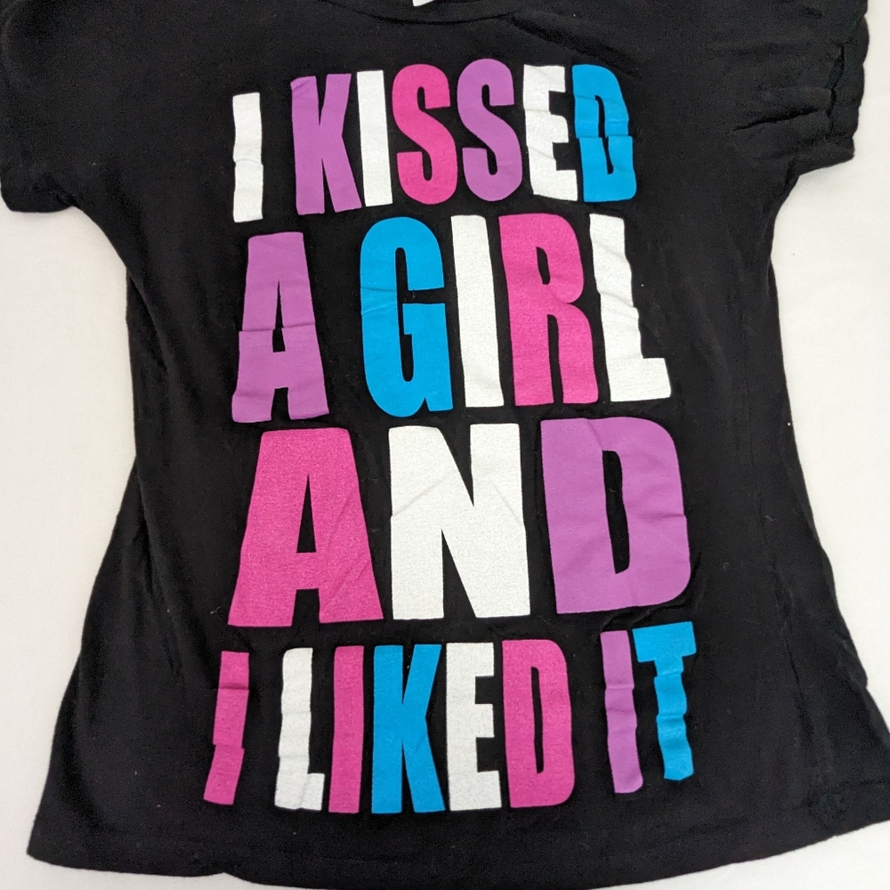 I Kissed A Girl - by Katy Perry Concert Tee XL